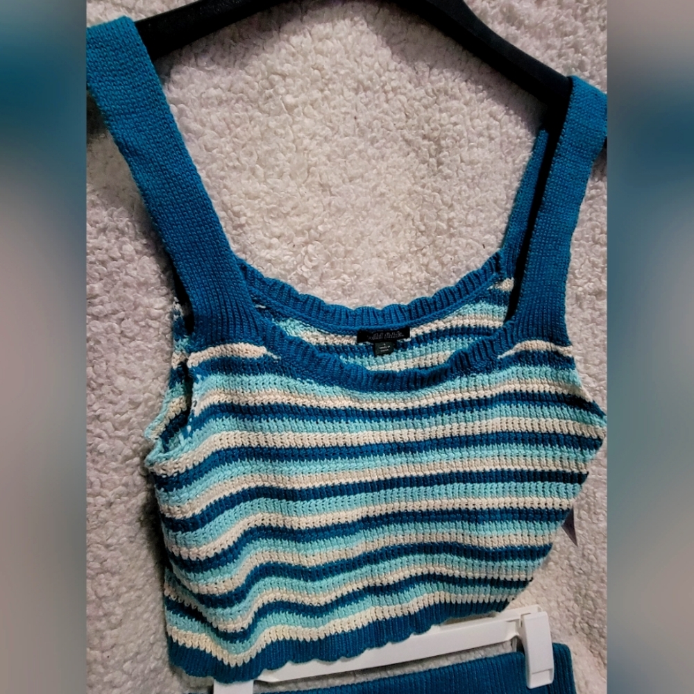 Wild Fable crochet crop top  Size Large. NWOT Never worn. Teal, Blue & cream.
